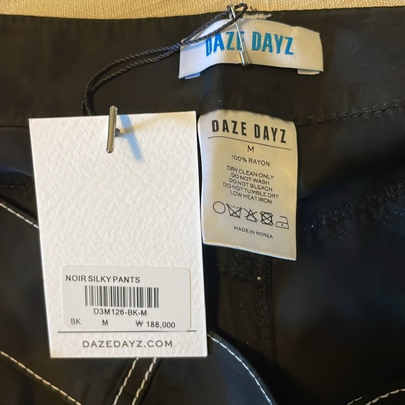 DAZE DAYZ | Noir Silky Pants - Picture 8 of 9